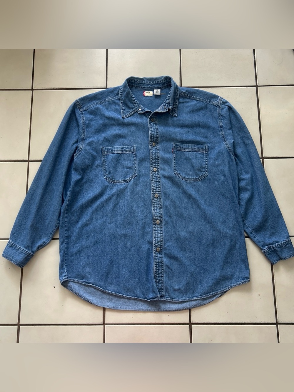 Vintage 90s Levi’s Denim Shirt Mens XL Blue Medium Wash Red Tab 2 Pocket